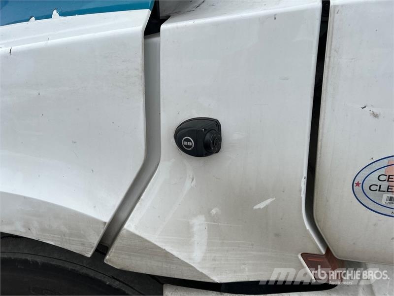 Freightliner Cascadia 126 6x4 T/A Sleeper Truck Tractor Tractor Units