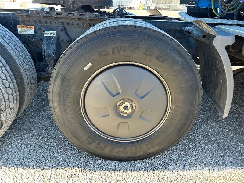 Freightliner Cascadia 126 6x4 T/A Sleeper Truck Tractor وحدات الجر