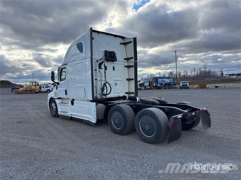 Freightliner Cascadia 126 Truck Tractor Units