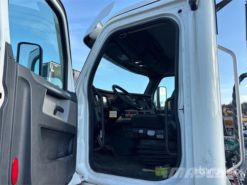 Freightliner Cascadia 126 Седельные тягачи