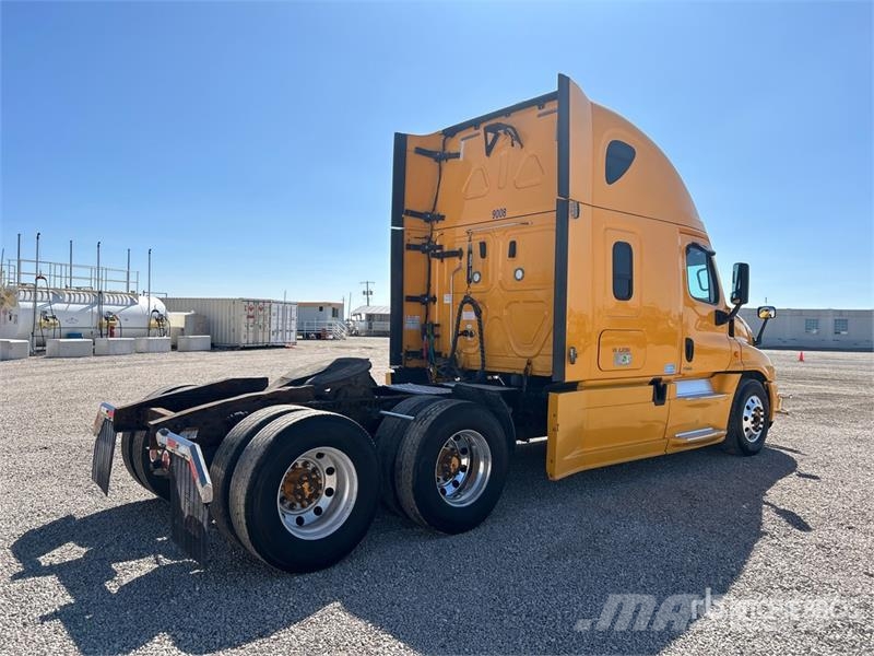Freightliner Cascadia 125 6x4 T/A Sleeper Truck Tractor Dragbilar