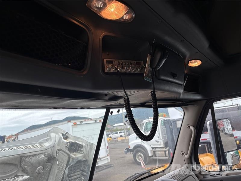 Freightliner Cascadia 125 6x4 T/A Sleeper Truck Tractor Prime Movers