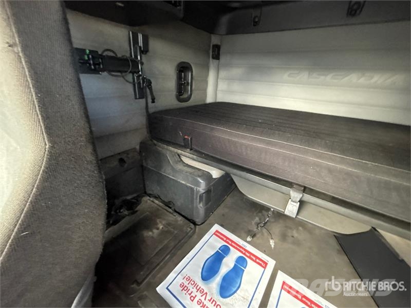 Freightliner Cascadia 126 Truck Tractor Units
