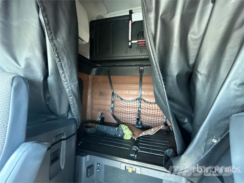 Freightliner Cascadia 126 6x4 T/A Sleeper Truck Tractor وحدات الجر
