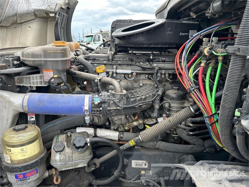 Freightliner Cascadia 126 6x4 T/A Sleeper Truck Tractor Tractor Units