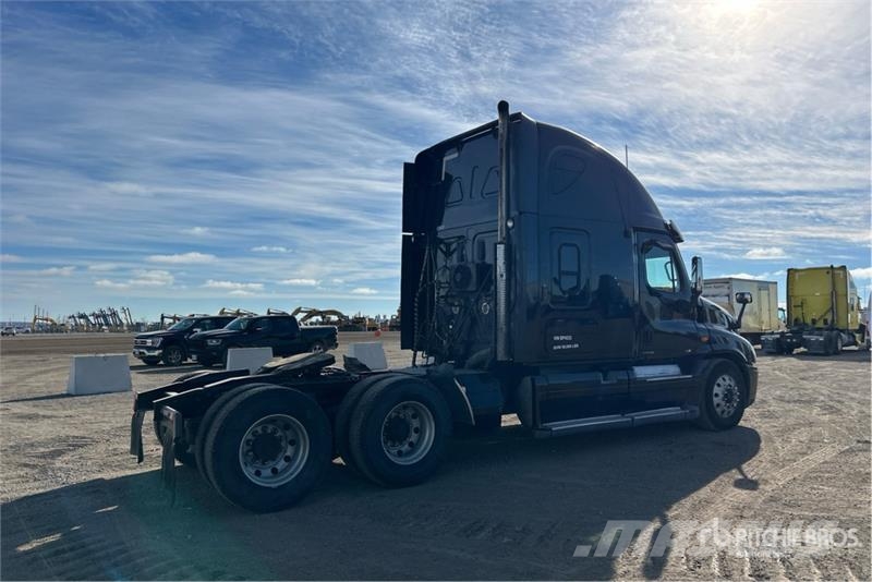 Freightliner Cascadia 125 6x4 T/A Sleeper Truck Tractor Седельные тягачи