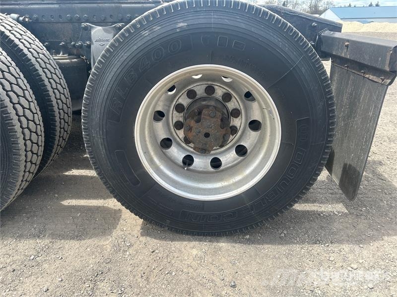 Freightliner Cascadia 126 6x4 T/A Sleeper Truck Tractor 牵引车