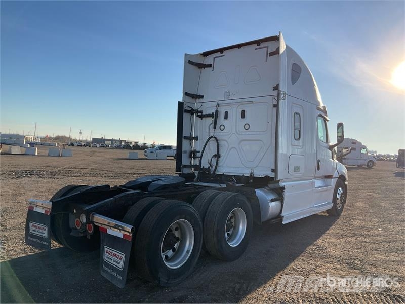 Freightliner Cascadia 126 6x4 T/A Sleeper Truck Tractor Motrici e Trattori Stradali