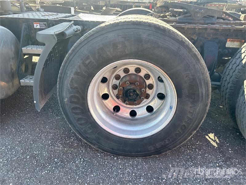 Freightliner Cascadia 126 6x4 T/A Sleeper Truck Tractor Седельные тягачи