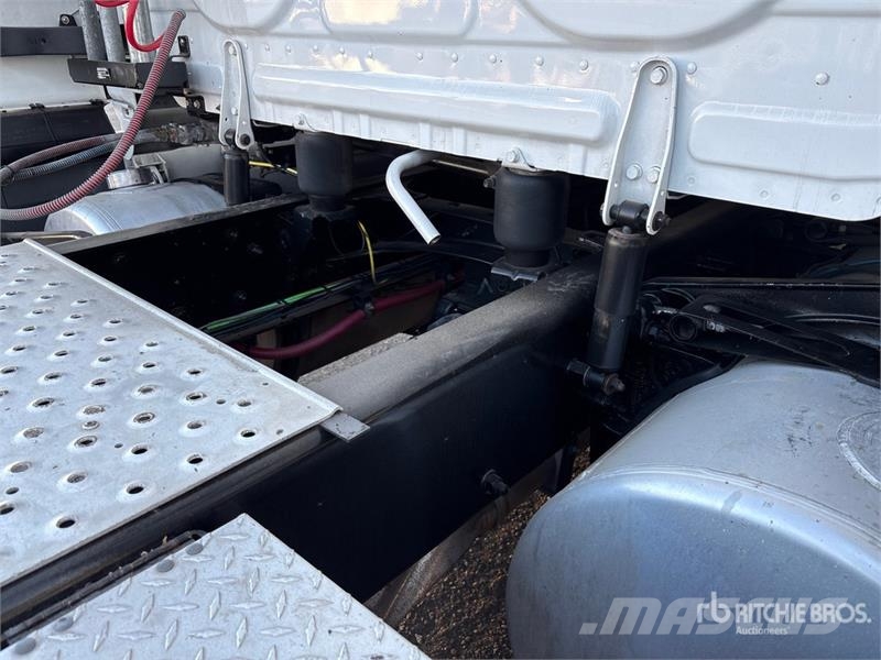 Freightliner Cascadia 126 6x4 T/A Sleeper Truck Tractor Седельные тягачи