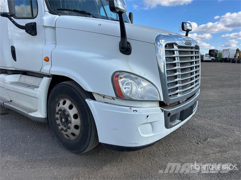 Freightliner Cascadia 125 6x2 T/A Sleeper Truck Tractor وحدات الجر