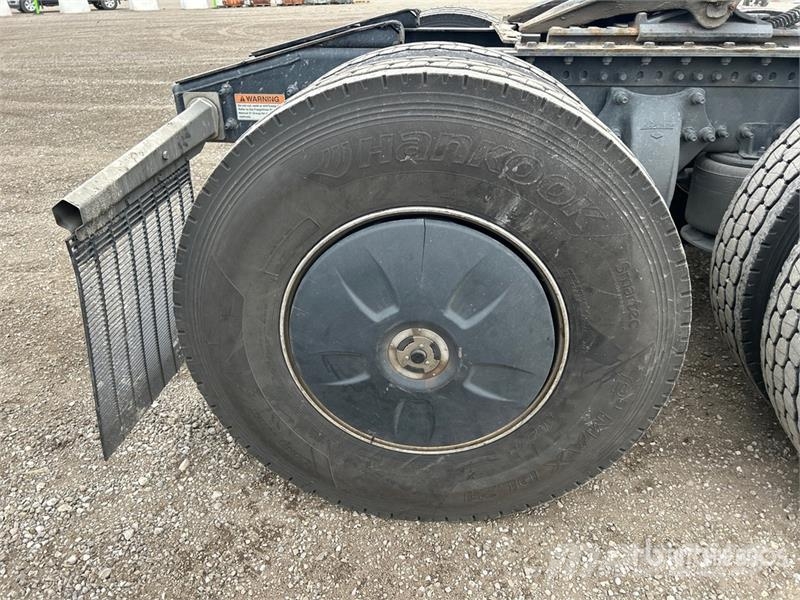Freightliner Cascadia 126 6x4 T/A Sleeper Truck Tractor Tractor Units