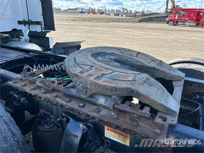 Freightliner Cascadia 126 6x4 T/A Sleeper Truck Tractor وحدات الجر