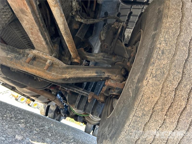 Freightliner Cascadia 126 6x4 T/A Sleeper Truck Tractor وحدات الجر