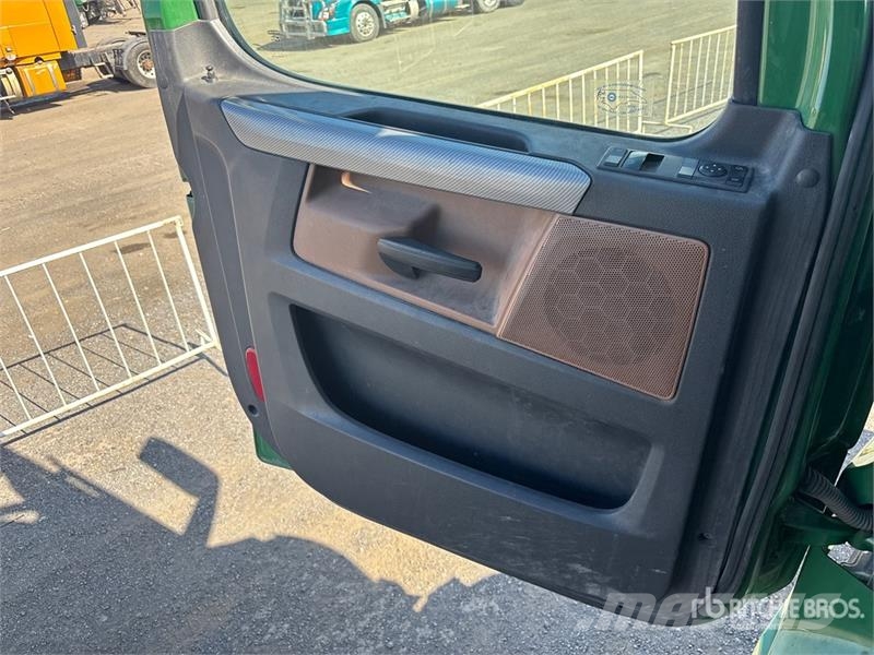 Freightliner Cascadia 126 6x4 T/A Sleeper Truck Tractor Тягачі