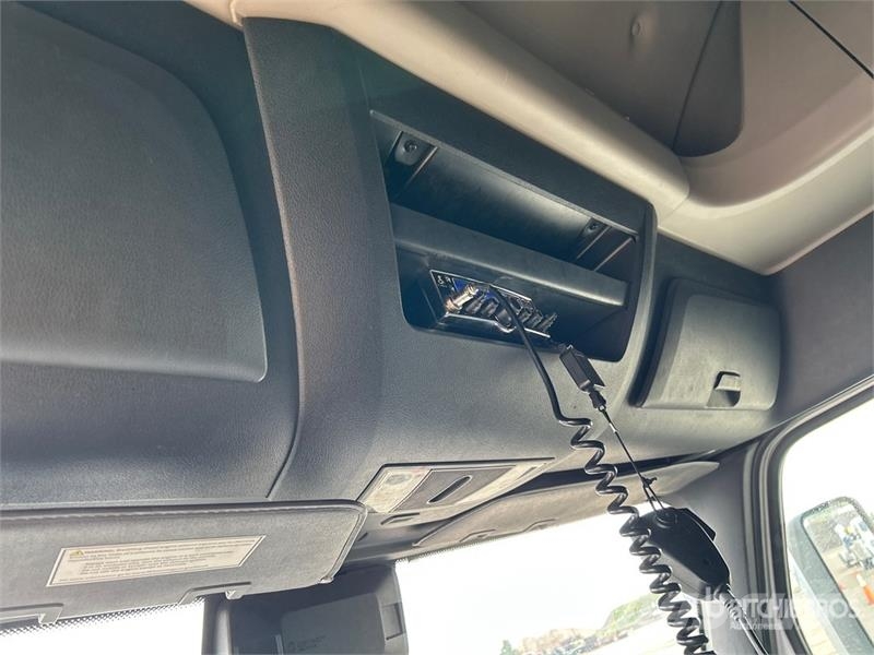 Freightliner Cascadia 126 6x4 T/A Sleeper Truck Tractor Tractor Units