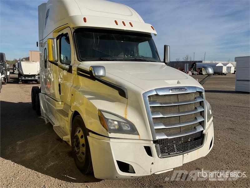 Freightliner Cascadia 126 6x4 T/A Sleeper Truck Tractor Tractor Units