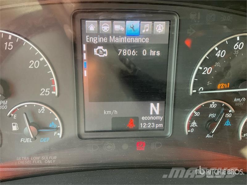 Freightliner Cascadia 126 6x4 T/A Sleeper Truck Tractor وحدات الجر