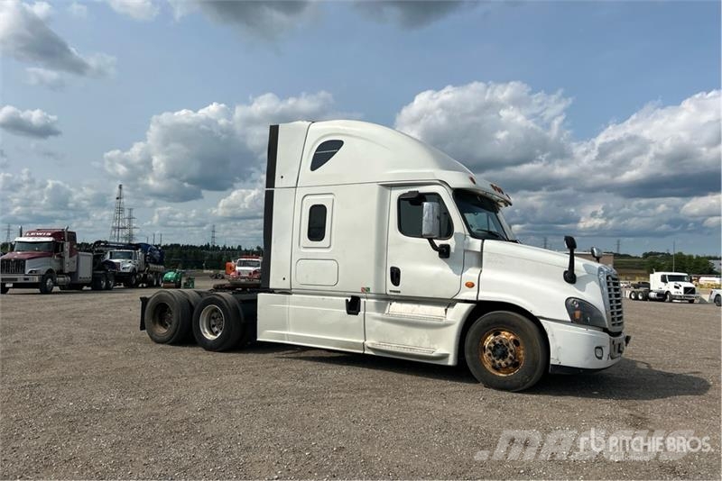 Freightliner Cascadia 125 6x4 T/A Sleeper Truck Tractor Motrici e Trattori Stradali
