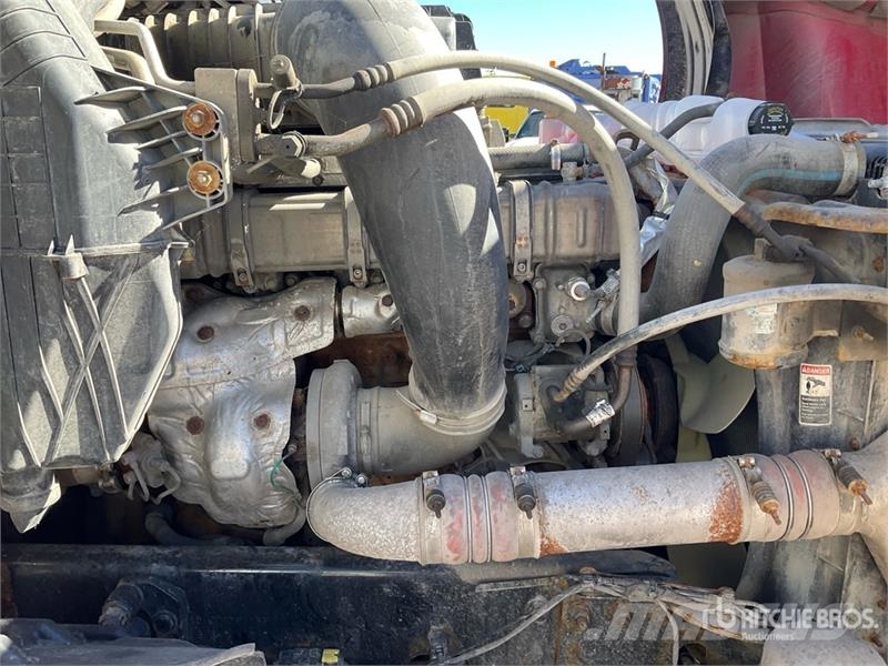 Freightliner Cascadia 126 6x4 T/A Sleeper Truck Tractor (Inoper وحدات الجر