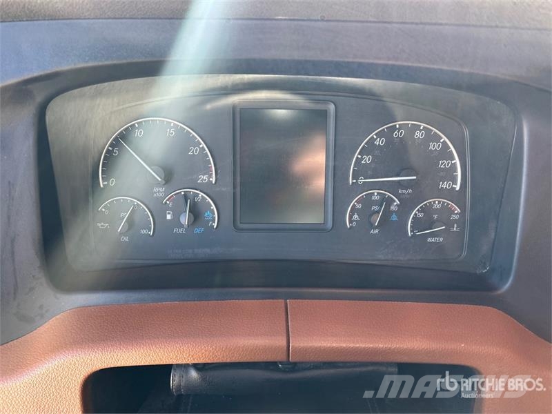Freightliner Cascadia 126 وحدات الجر
