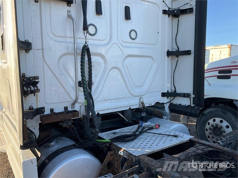 Freightliner Cascadia 126 6x4 T/A Sleeper Truck Tractor Motrici e Trattori Stradali