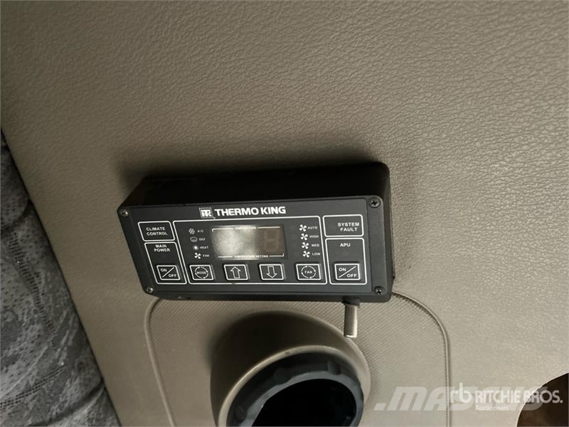 Freightliner Cascadia 125 6x4 T/A Sleeper Truck Tractor Sattelzugmaschinen