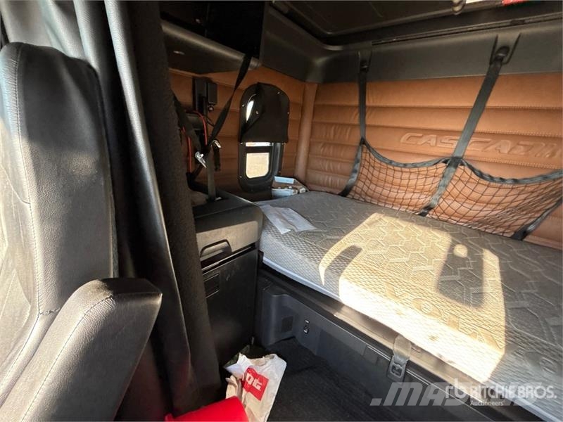 Freightliner Cascadia 126 6x4 T/A Sleeper Truck Tractor Седельные тягачи