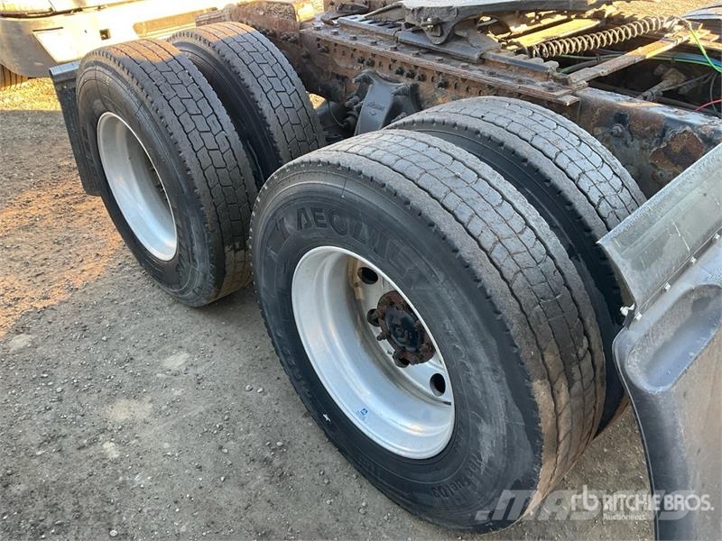 Freightliner Cascadia 126 6x4 T/A Sleeper Truck Tractor Motrici e Trattori Stradali