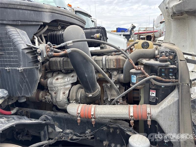 Freightliner Cascadia 126 6x4 6x4 T/A Sleeper Truck Tractor (In Tractor Units