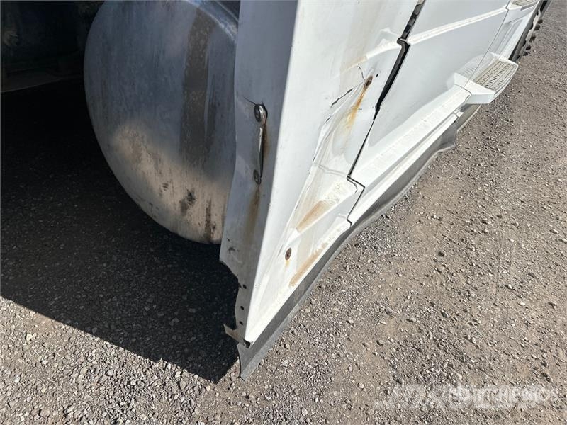 Freightliner Cascadia 126 6x4 T/A Sleeper Truck Tractor Седельные тягачи