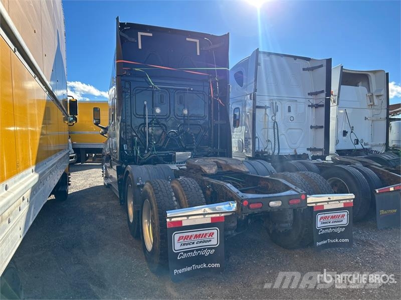 Freightliner Cascadia 126 6x4 T/A Sleeper Truck Tractor Tractor Units