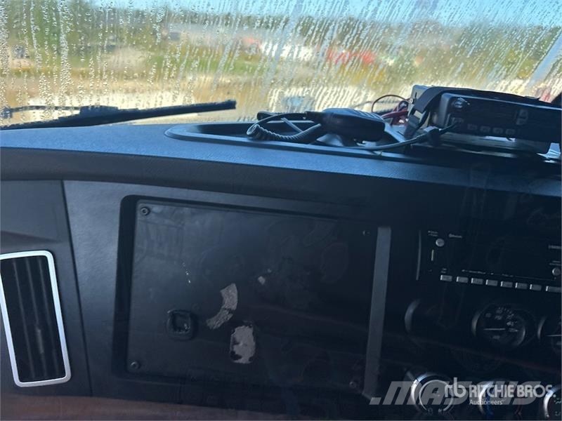 Freightliner Cascadia 126 6x4 T/A Sleeper Truck Tractor Tractor Units