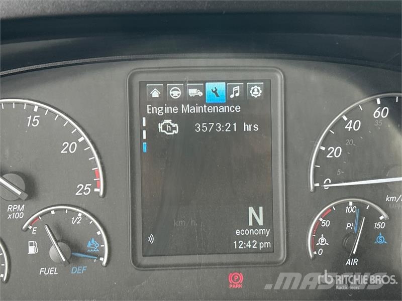 Freightliner Cascadia 126 6x4 T/A Sleeper Truck Tractor Truck Tractor Units