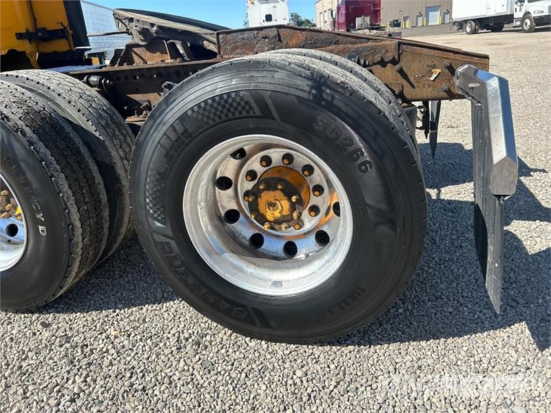 Freightliner Cascadia 125 6x4 T/A Sleeper Truck Tractor Dragbilar