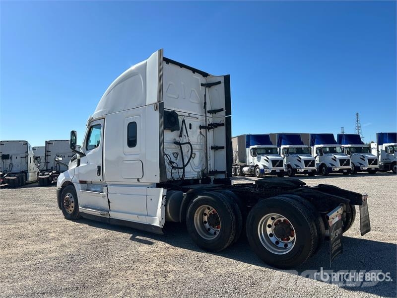Freightliner Cascadia 126 6x4 T/A Sleeper Truck Tractor Camiones tractor