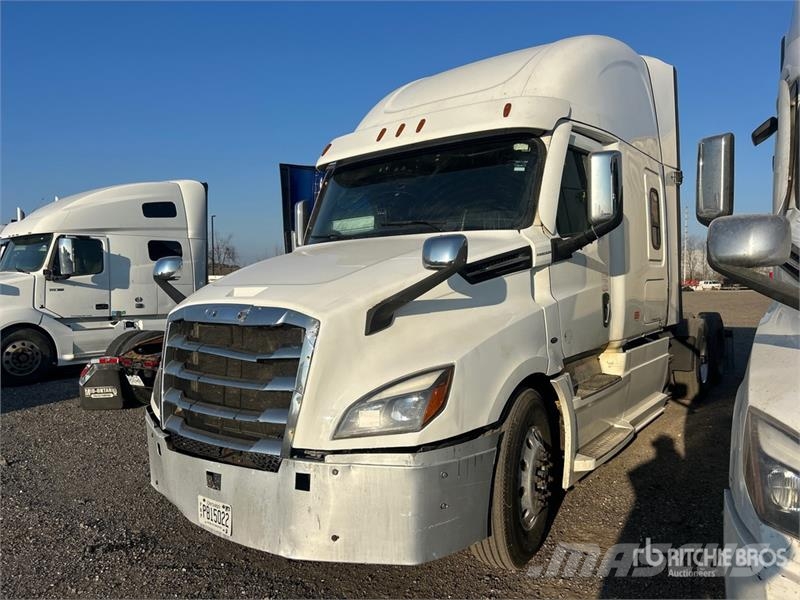 Freightliner Cascadia 126 6x4 T/A Sleeper Truck Tractor Vlačilci