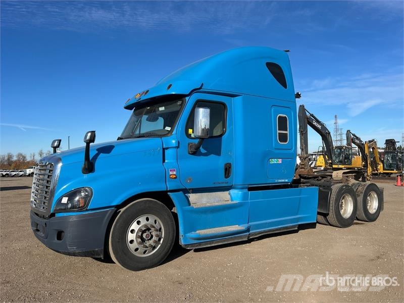 Freightliner Cascadia 125 6x4 T/A Sleeper Truck Tractor Tegljači