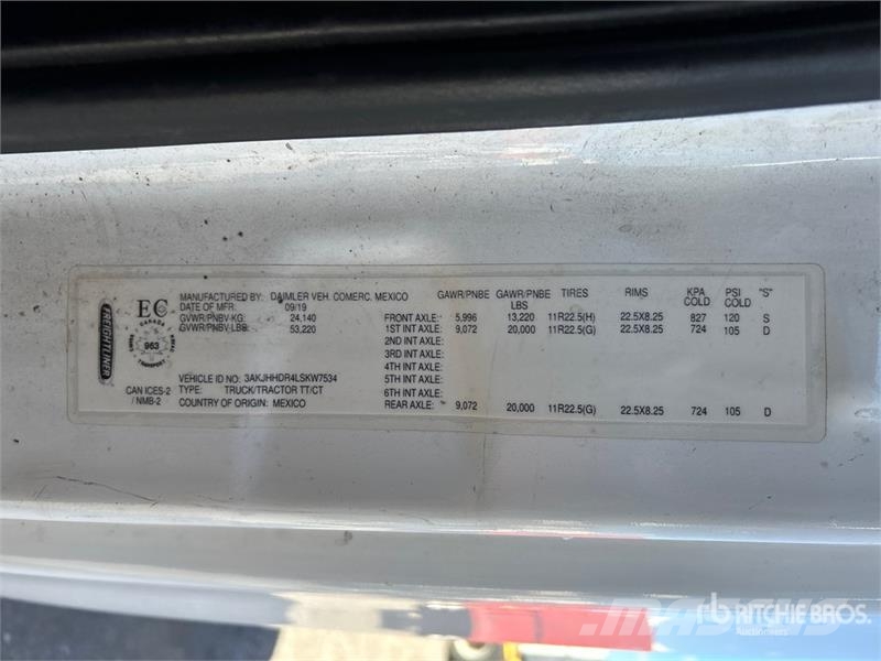 Freightliner Cascadia 126 6x4 T/A Sleeper Truck Tractor Седельные тягачи