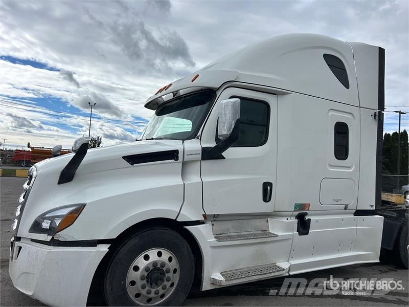 Freightliner Cascadia 126 6x4 T/A Sleeper Truck Tractor Motrici e Trattori Stradali