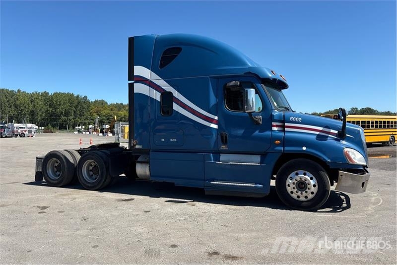 Freightliner Cascadia 125 6x4 T/A Sleeper Truck Tractor Ťahače