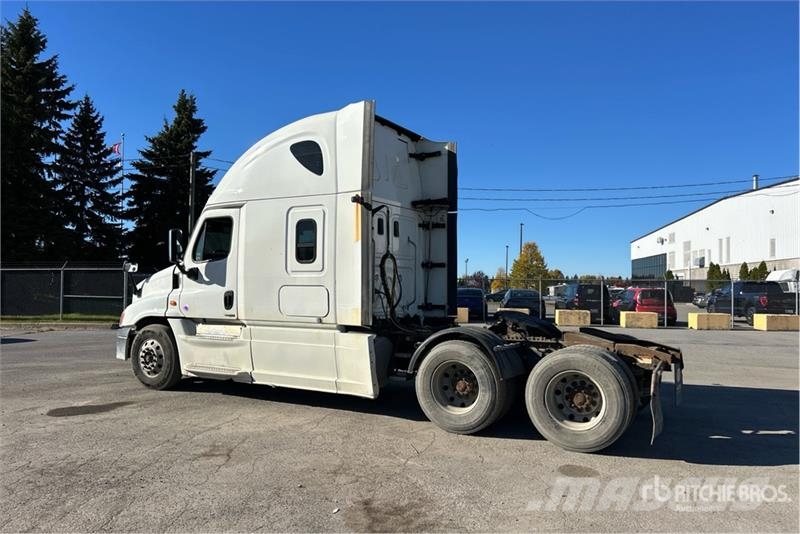Freightliner Cascadia 125 6x4 T/A Sleeper Truck Tractor 曳引機組件