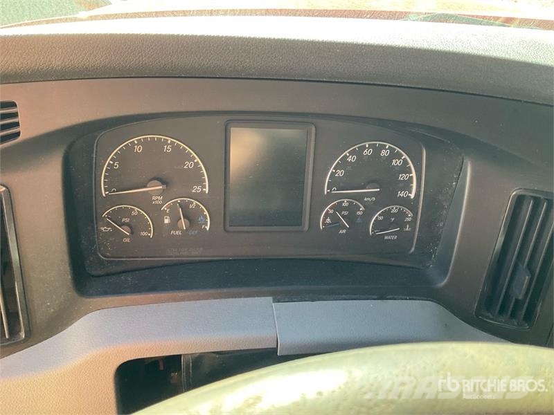 Freightliner Cascadia 126 6x4 T/A Sleeper Truck Tractor (Inoper وحدات الجر