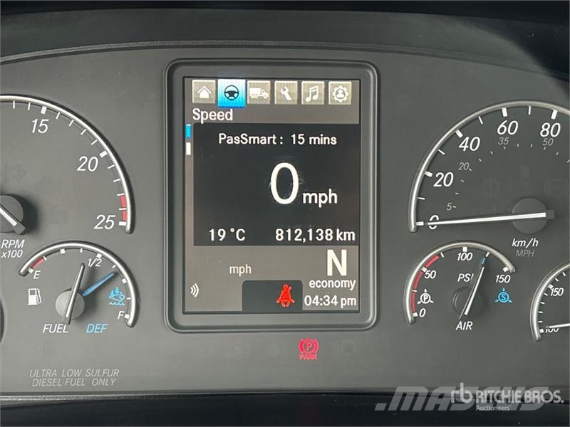 Freightliner Cascadia 126 Truck Tractor Units