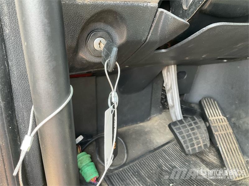 Freightliner Cascadia 126 6x4 T/A Sleeper Truck Tractor Sattelzugmaschinen
