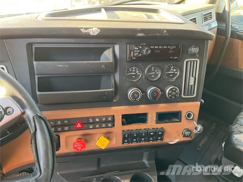 Freightliner Cascadia 126 6x4 T/A Sleeper Truck Tractor Motrici e Trattori Stradali