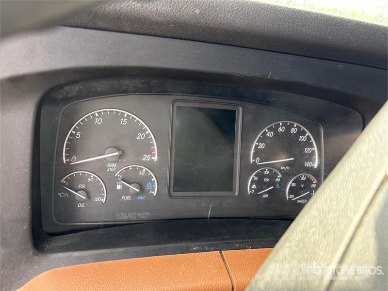 Freightliner Cascadia 126 6x4 T/A Sleeper Truck Tractor Sattelzugmaschinen
