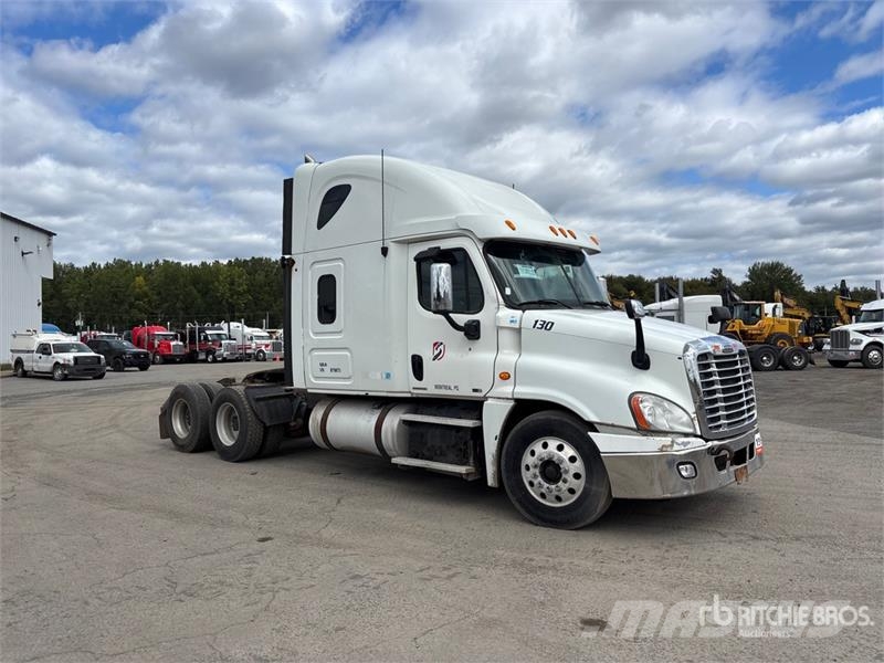 Freightliner Cascadia 125 6x4 T/A Sleeper Truck Tractor Trekkvogner