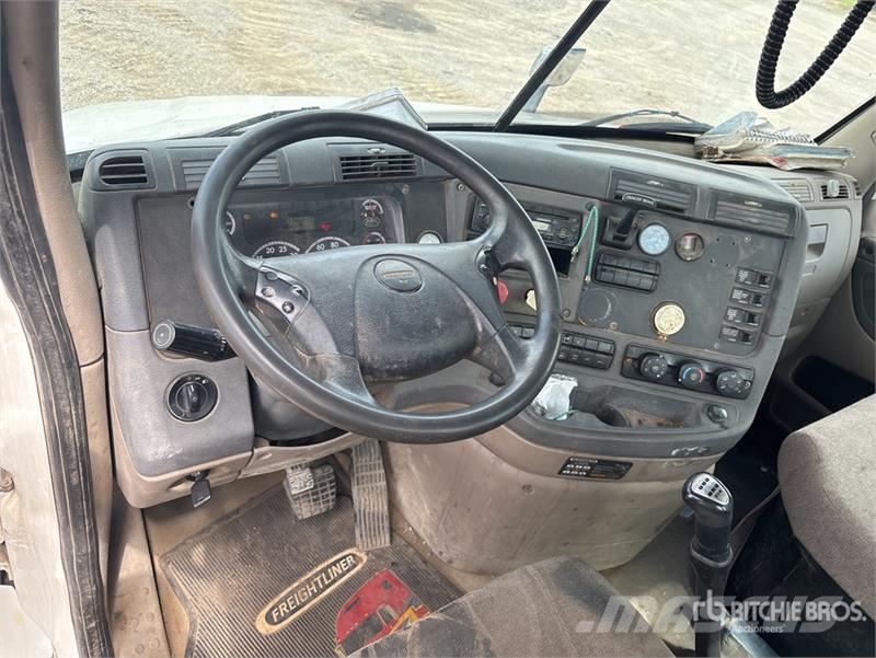 Freightliner Cascadia 113 Vetopöytäautot