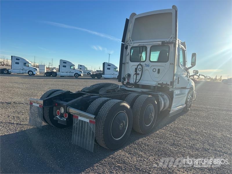 Freightliner Cascadia 126 وحدات الجر